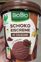 Schoko Eiscreme mit Schlagsahne