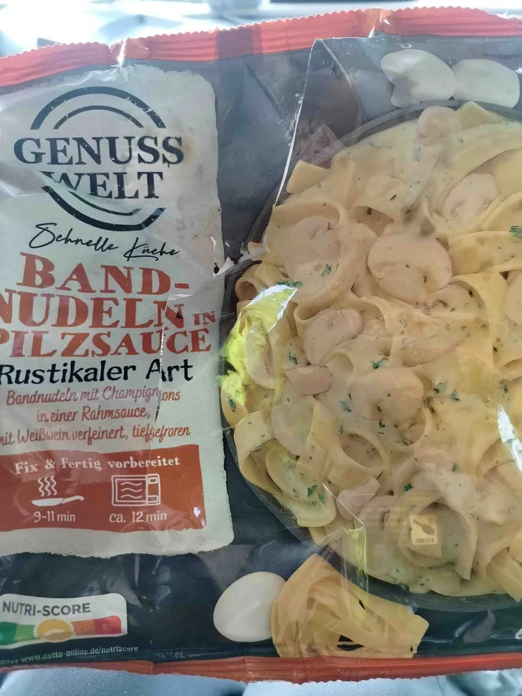 Band-Nudeln in Pilzsauce