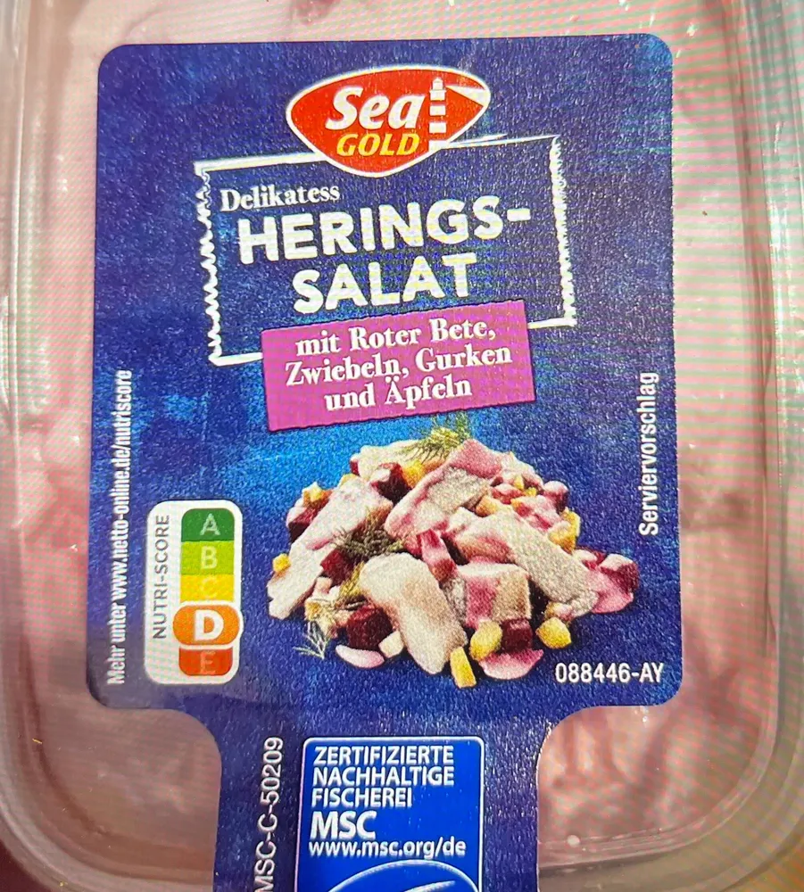 Heringssalat mit Roter Bete, Zwiebeln, Gurken und Äpfeln