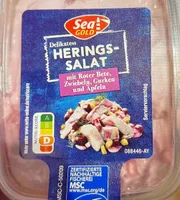 Heringssalat mit Roter Bete, Zwiebeln, Gurken und Äpfeln