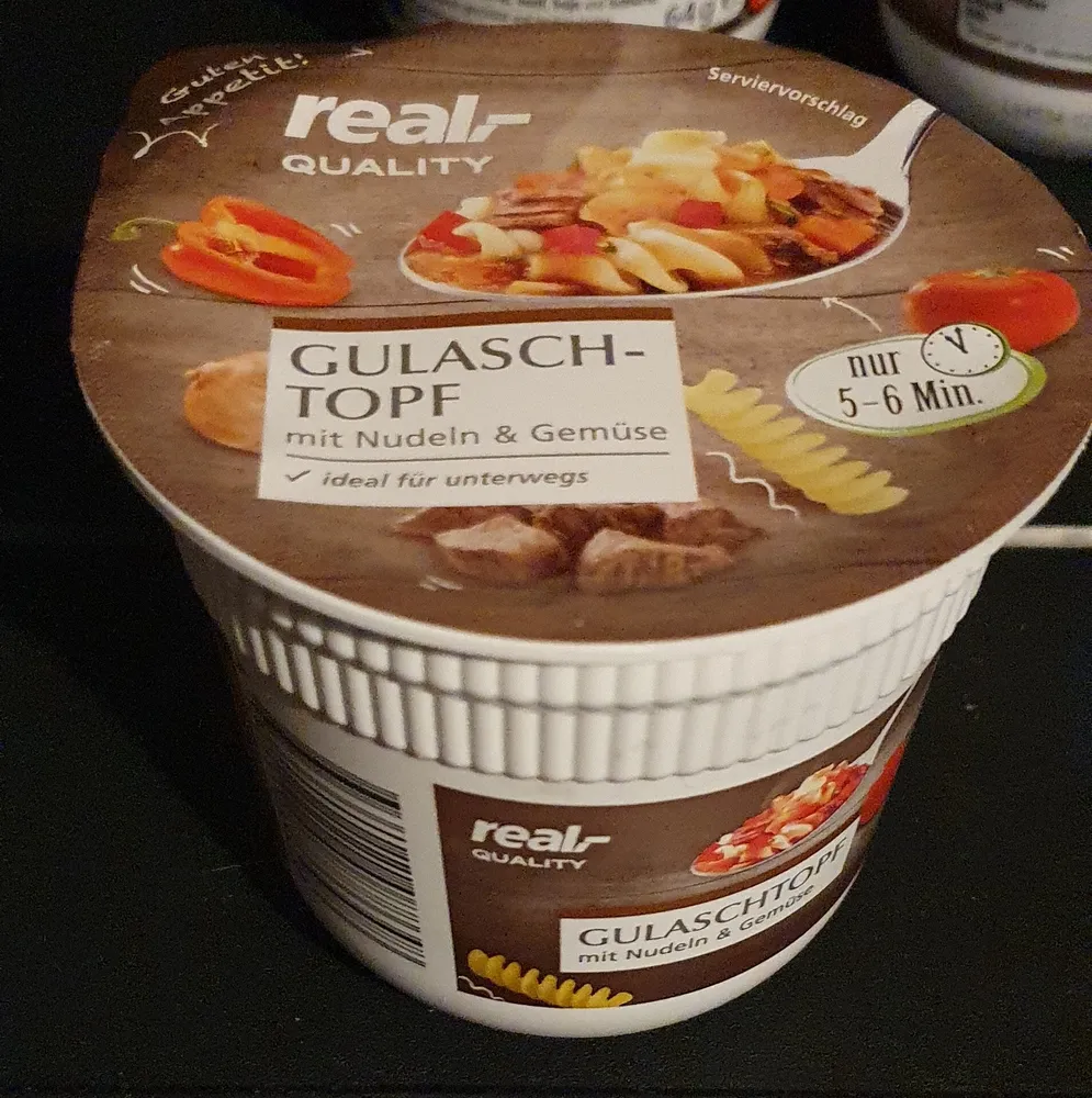 Gulaschtopf mit Nudeln und Gemüse