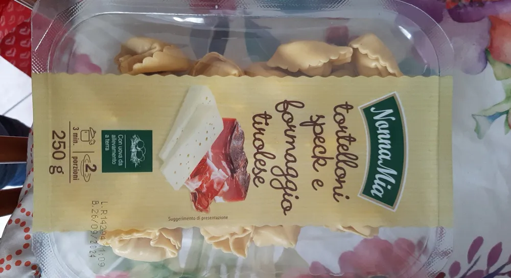 Tortelloni speck e formaggio tirolese