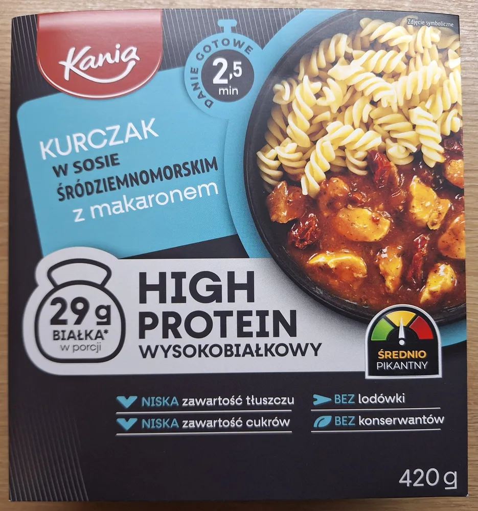 Kurczak w sosie śródziemnomorskim z makaronem