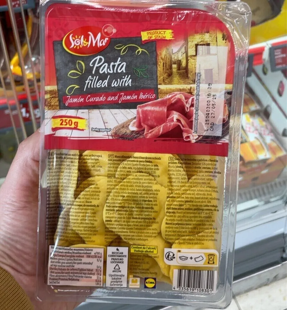 Pasta filled with Jamón Curado and Jamón Ibérico