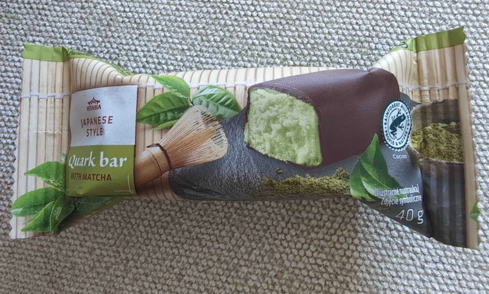 Quark bar with matcha