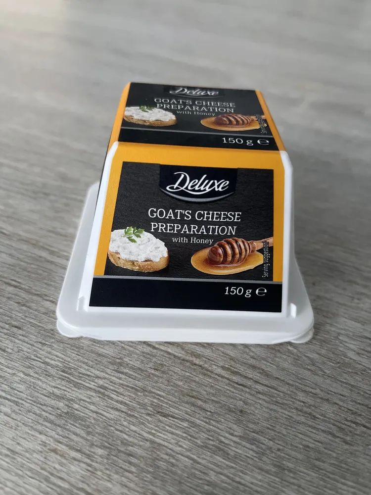 GOAT'S CHEESE PREPARATION with Honey