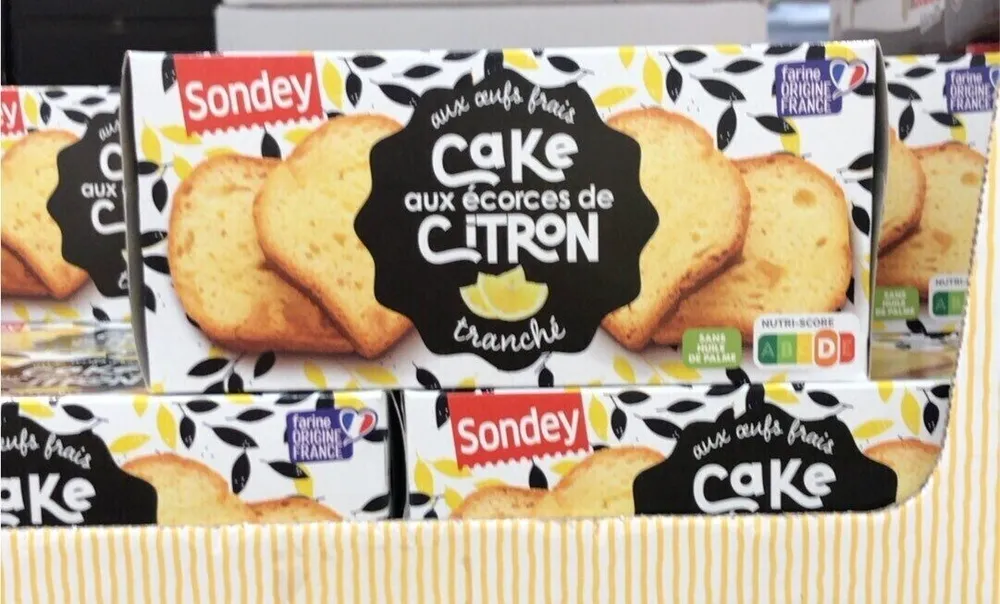 Cake aux écorces de citron tranché