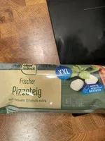 Frischer Pizzateig mit nativem Olivenöl extra