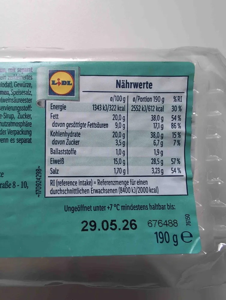 Rib-Burger mit Brötchen