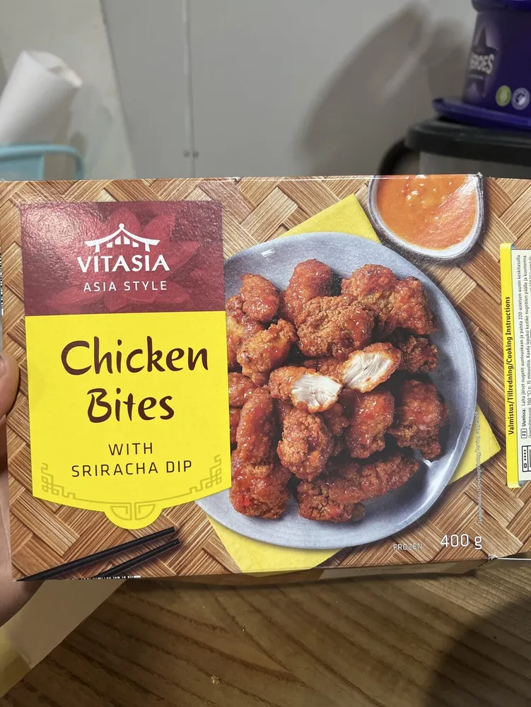 Chicken Bites With Sriracha Dip