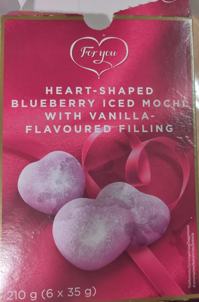 HEART-SHAPED BLUEBERRY ICED MOCHI WITH VANILLA-FLAVOURED FILLING