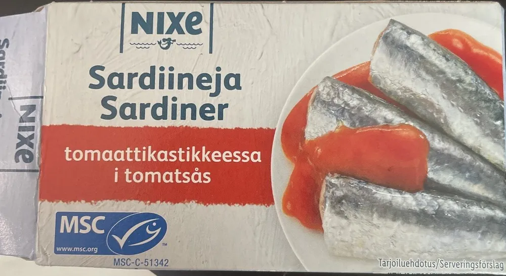 Sardiineja tomaattikastikkeessa