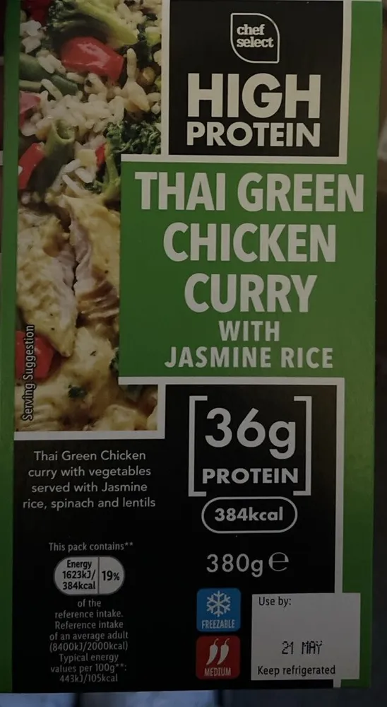Chicken breast pieces with mildly spiced Thai green curry sauce