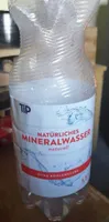 Natürliches Mineralwasser naturell