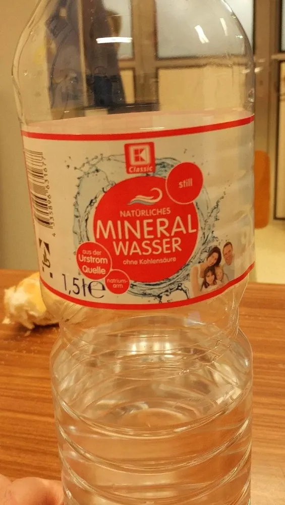 Natürliches Mineralwasser
