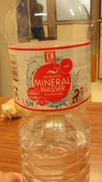 Natürliches Mineralwasser