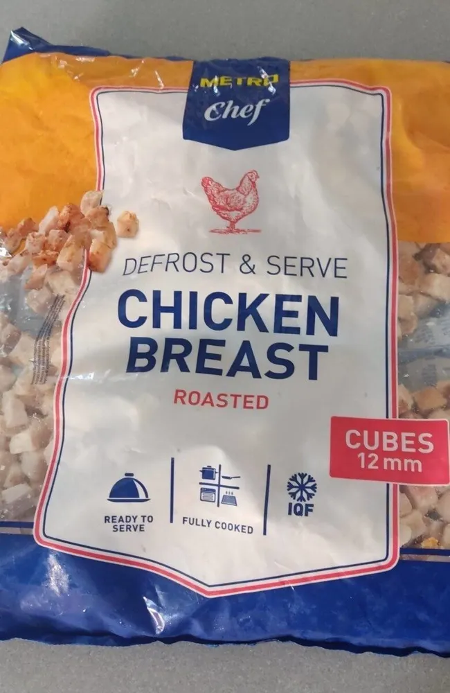 Dados de pechuga de pollo asados ultracongelados