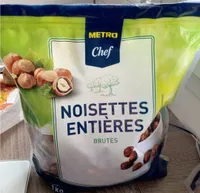 Noisettes entieres brutes
