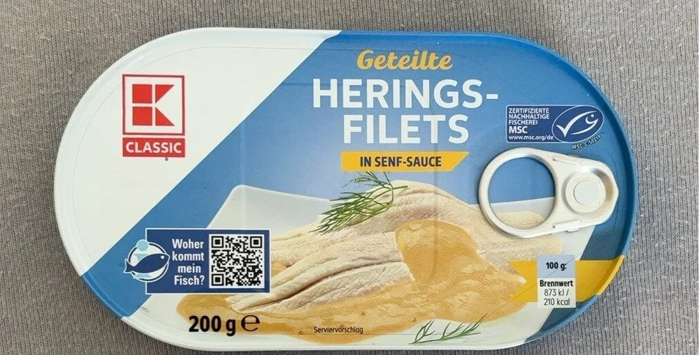 Geteilte Heringsfilets in Senfsauce
