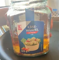 Käsewürfel mit Paprika in Öl