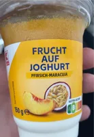 Frucht auf Joghurt