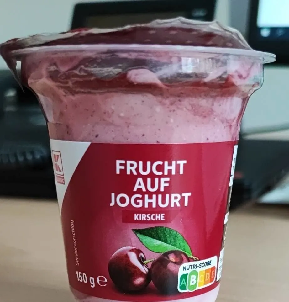 Frucht auf Joghurt Kirsche