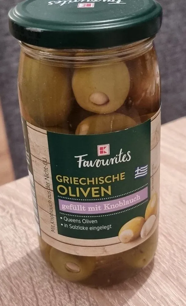 griechische Oliven gefüllt mit Knoblauch
