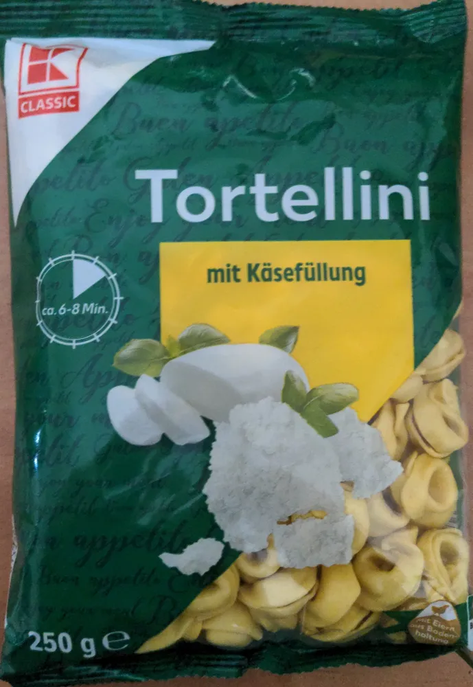 Nudeln (Tortellini mit Käsefüllung)