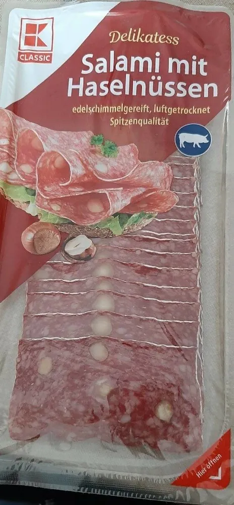 Salami mit Haselnüssen