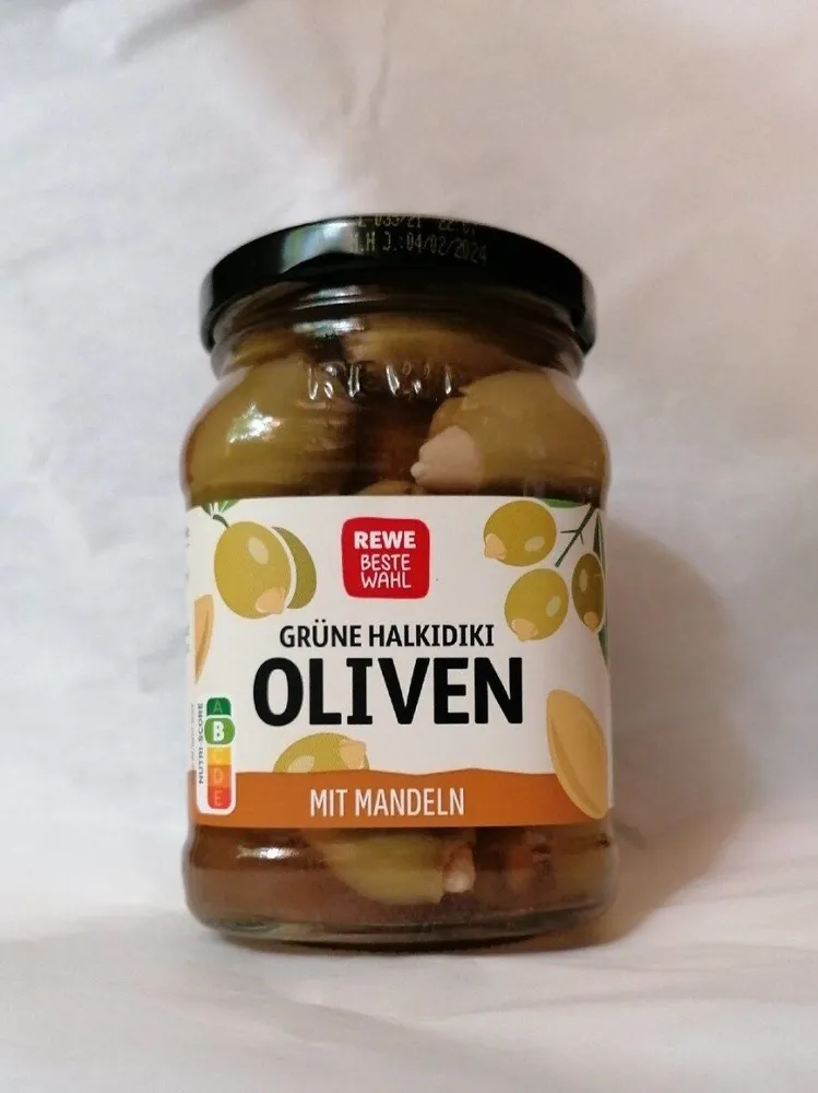 Grüne Halkidiki Oliven mit Mandeln