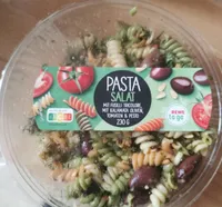 Pasta Salat Nudelsalat mit Oliven,Tomaten, Basilikumpesto