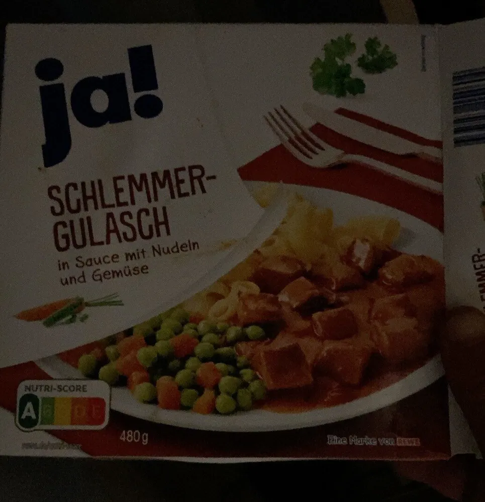 Schlemmergulasch in Sauce mit Nudeln und Gemüse