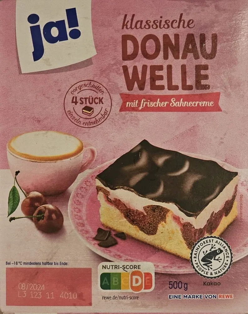 Klassische Donauwelle mit frischer Sahnecreme