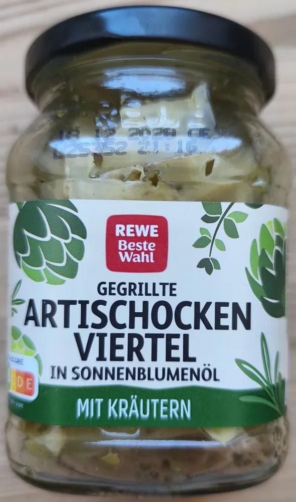 Gegrillte Artischockenviertel in Sonnenblumenöl mit Kräutern
