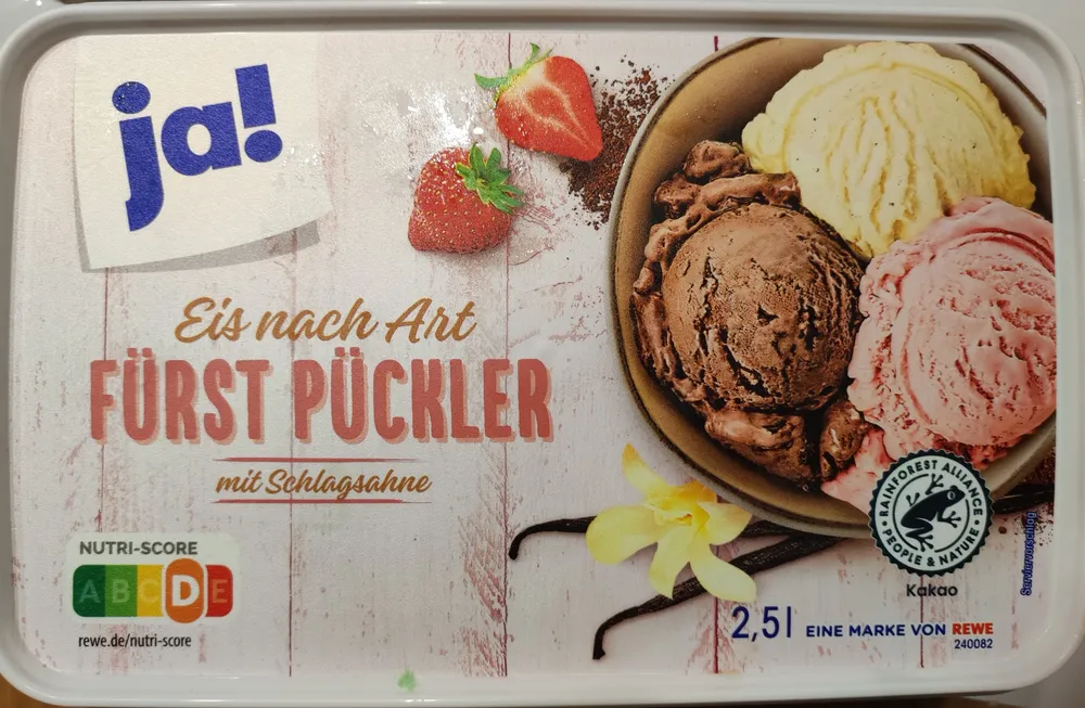 Eis nach Art Fürst Pückler mit Schlagsahne