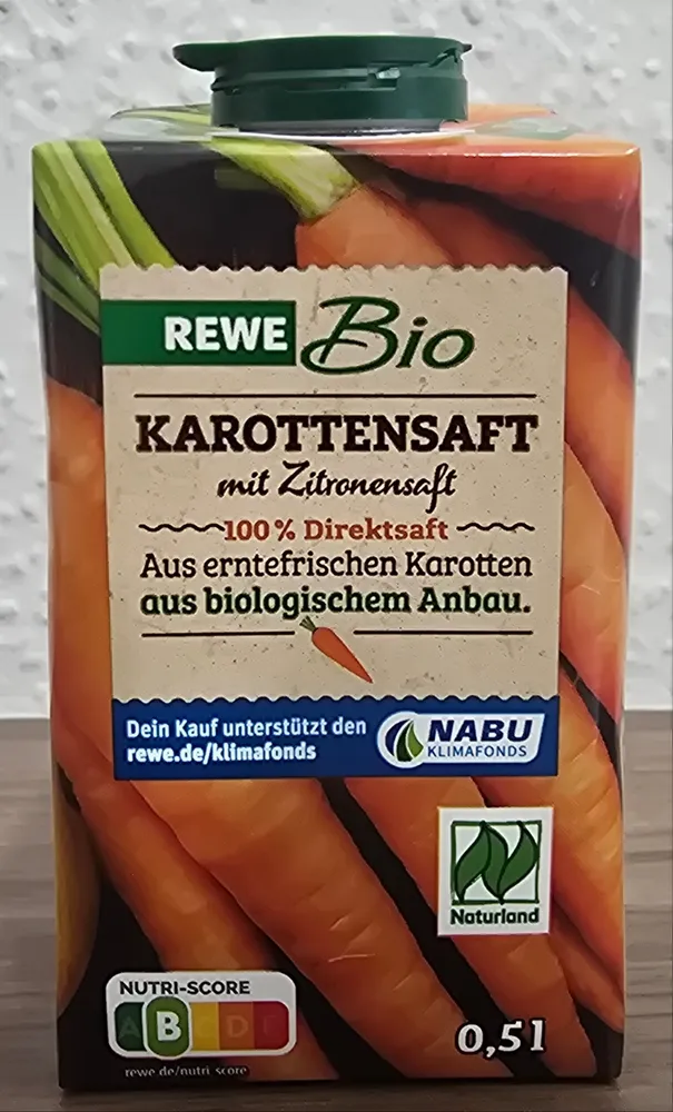 Karottensaft mit Zitronensaft