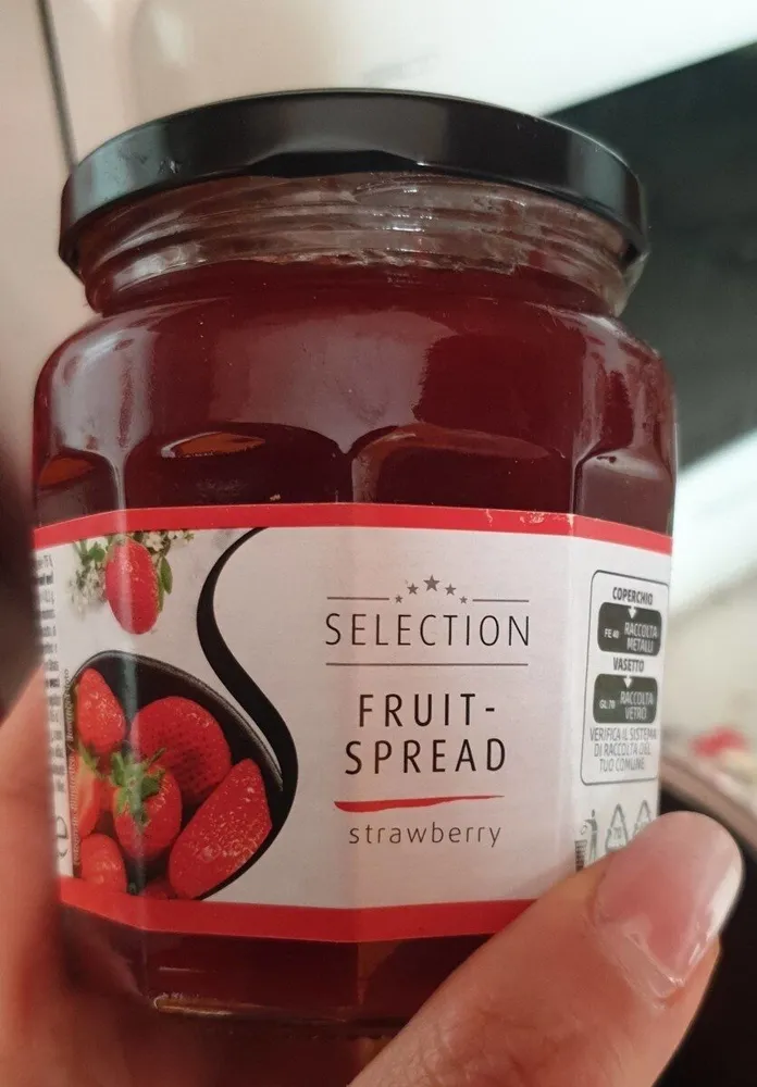 Fruit spread strawberry