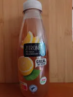 ZITRONE MIT FRISCH AUFGEBRÜHTEM TEE