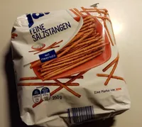 Feine Salzstangen mit Meersalz