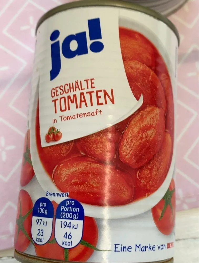 Geschälte Tomaten in Tomatensaft