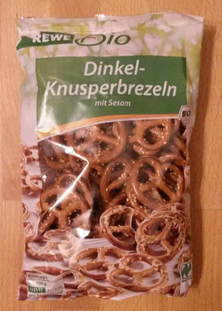 Dinkel-Knusperbrezeln mit Sesam