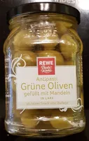 Grüne Oliven gefüllt mit Mandeln