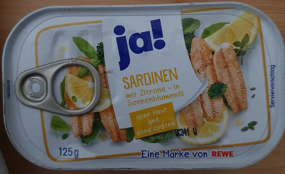 Sardienen Mit zitrone in sonnenblumenöl