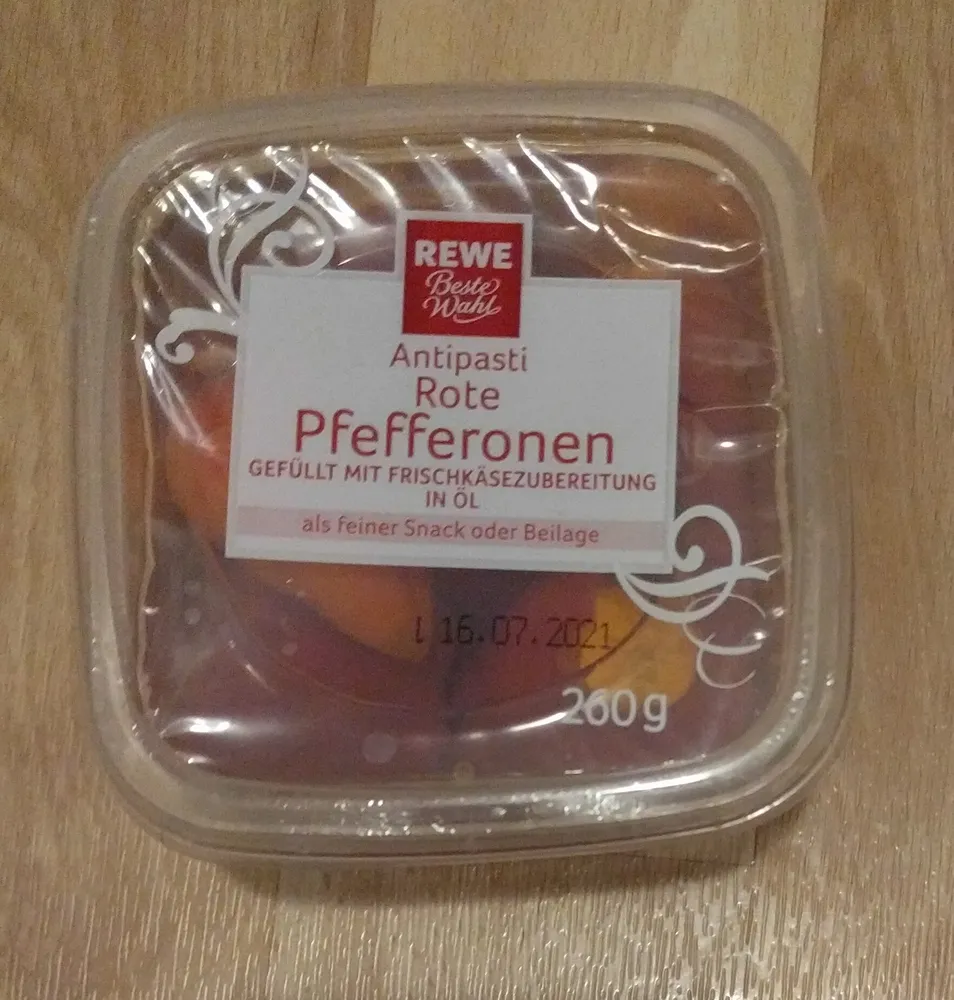 Rote Pfefferonen gefüllt mit Frischkäsezubereitung