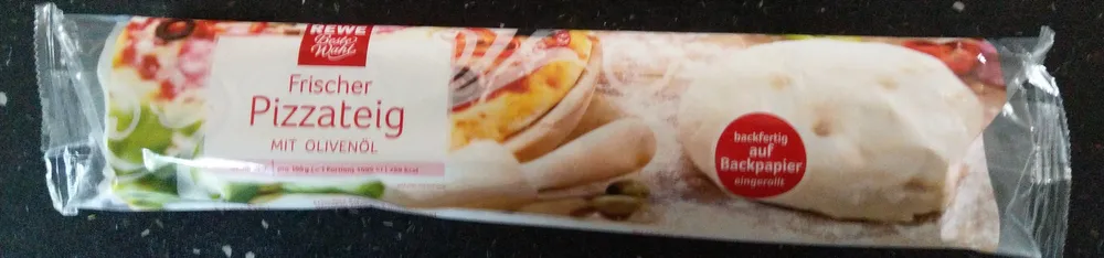 Frischer Pizzateig mit Olivenöl