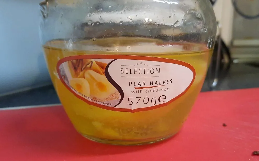 PEAR HALVES with cinnamon