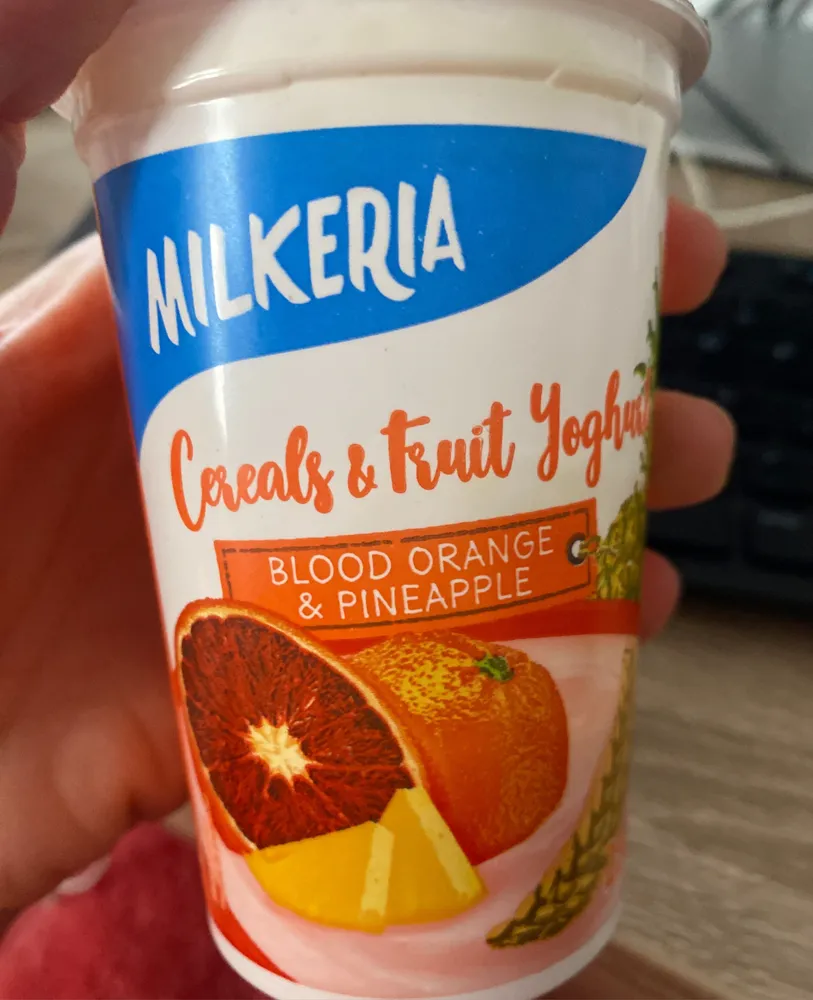 Cereals & Fruit yoghurt