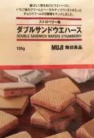Double sandwich wafers strawberry