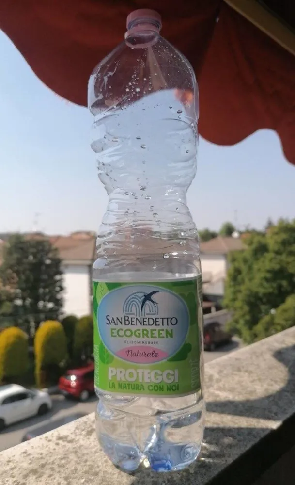 Acqua oligominerale naturale