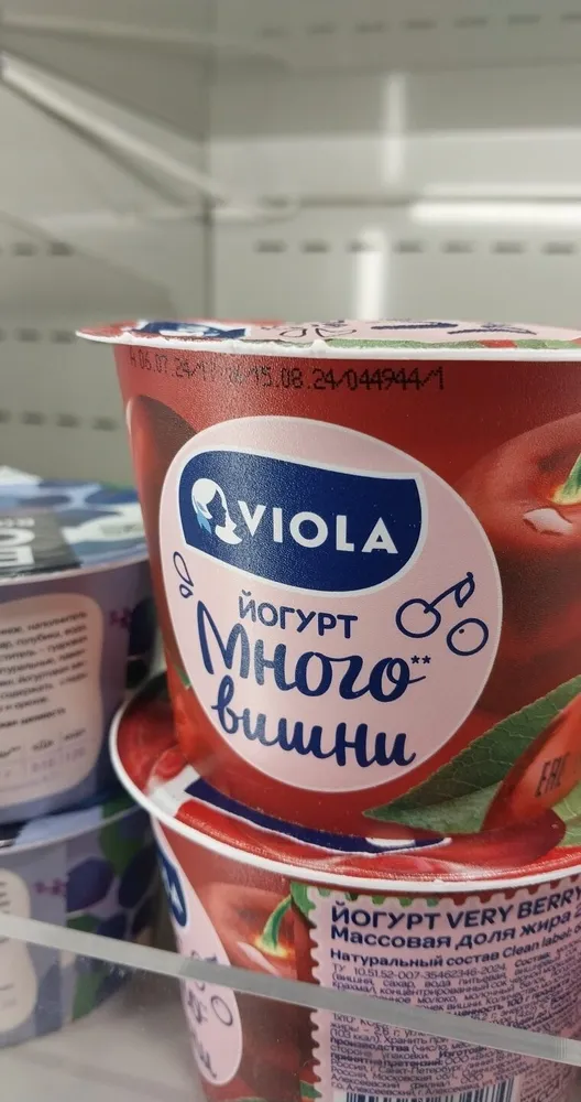 Йогурт Виола вишня